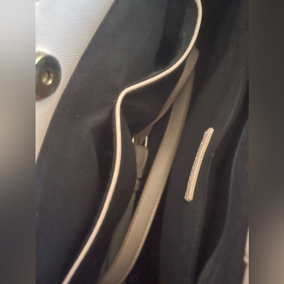 Cute Pink Hue Structured Purse 👛 Classic Style medium size - Picture 16 of 16